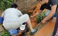 昆明一8岁女孩落水被冲入涵洞 警方紧急救援