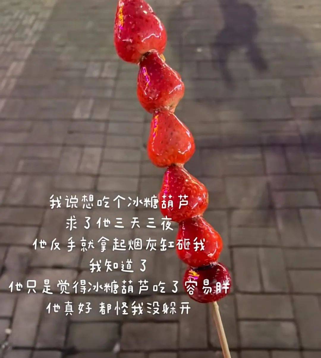 全网爆火的“霸总夫人躺沙发”挑战：病态价值观，隐形但有毒