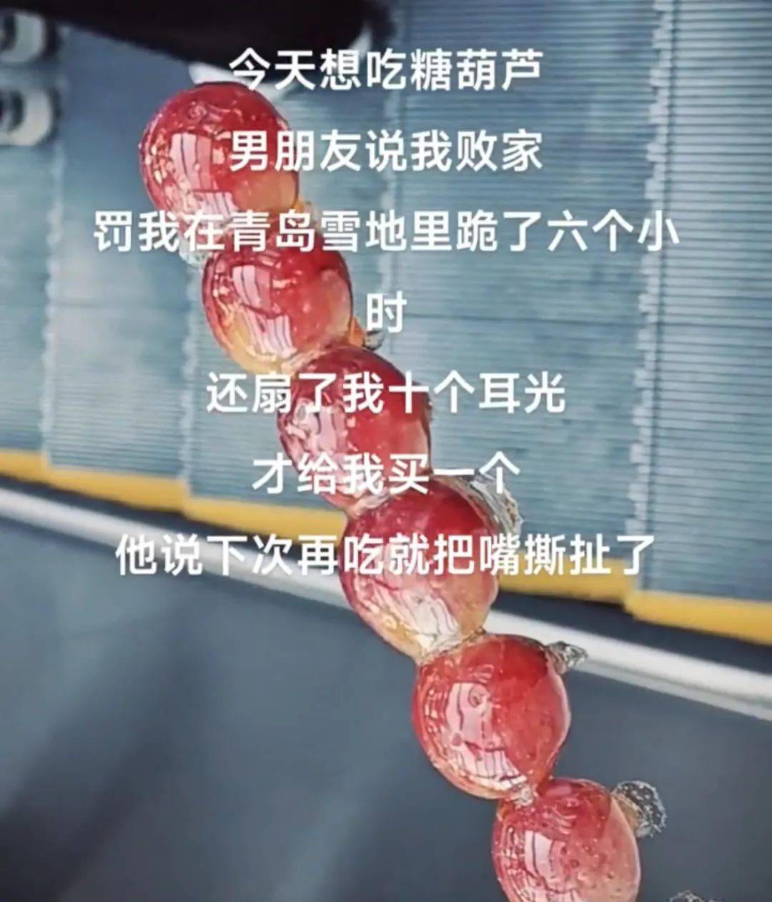 全网爆火的“霸总夫人躺沙发”挑战：病态价值观，隐形但有毒