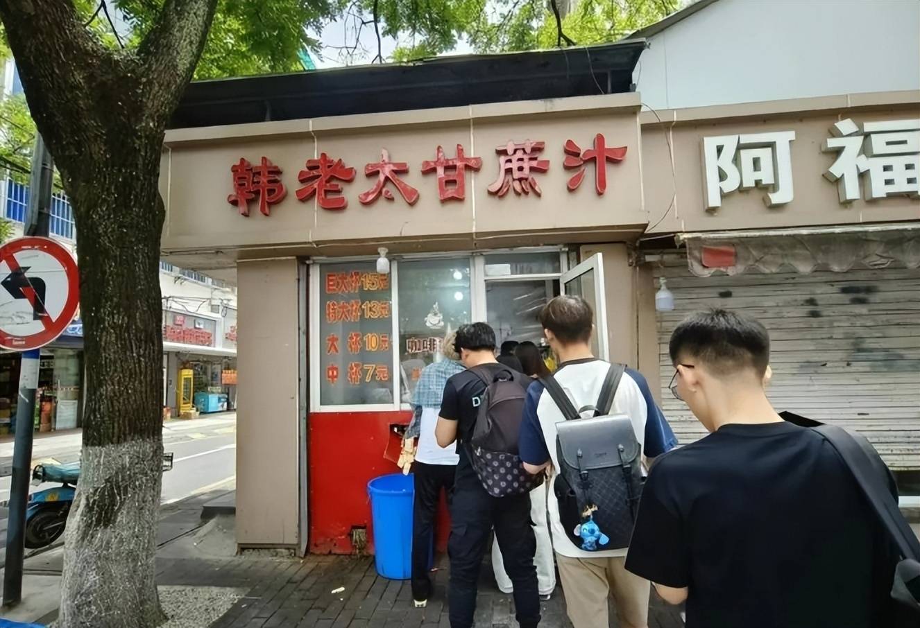 南京阿姨10元“手冲咖啡”爆火！ 雀巢直播间卖断货，网友：“不买别讽刺！”