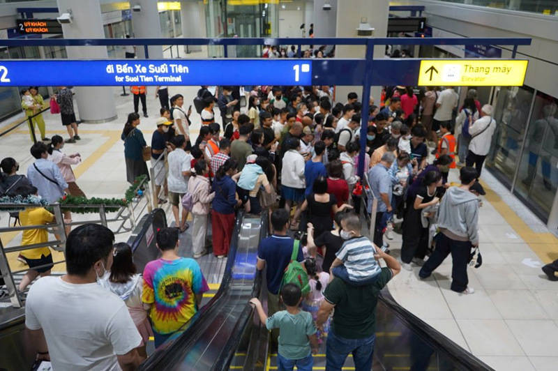 12年造20公里，这条日本承建的越南地铁终于投入运营