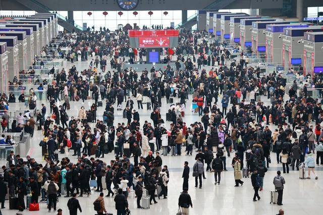 2025年春运收官在即 郑州东站迎来返程高峰
