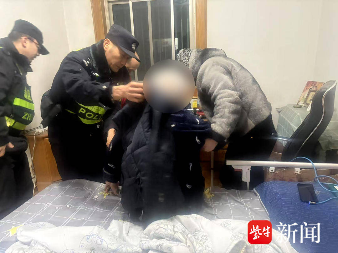 深夜地板敲击声牵动人心，警民联手救助八旬老人