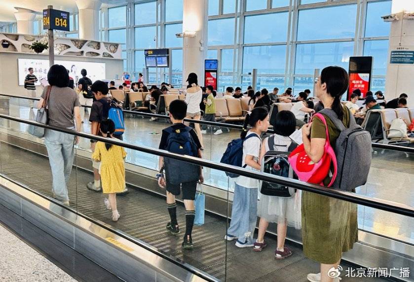 中办、国办：鼓励设置中小学春秋假 北京家长热议……