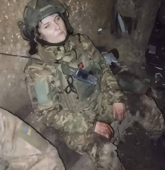 第425突击队，派女兵冲杀突围，俄炮火扫射，现场不留一个活口