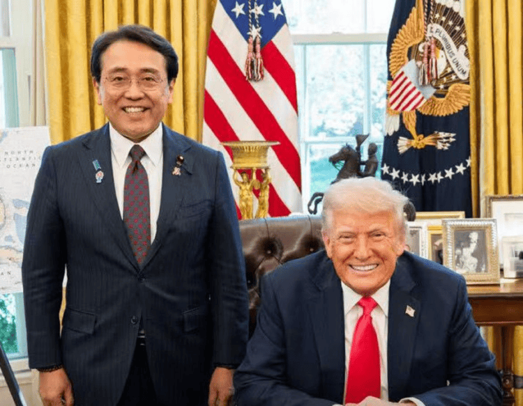 亚尼斯·瓦鲁法基斯：“中国已展现出成熟姿态，就像一群孩童中突然出现的成年人”