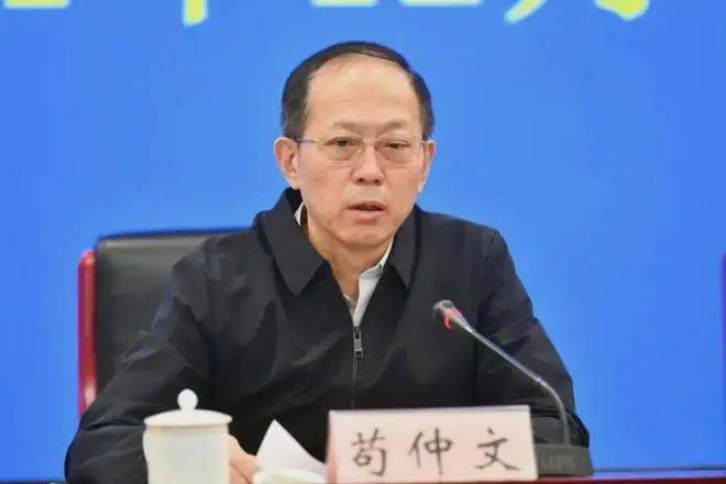 在国家体育总局局长等职上，苟仲文非法收受他人财物，数额特别巨大